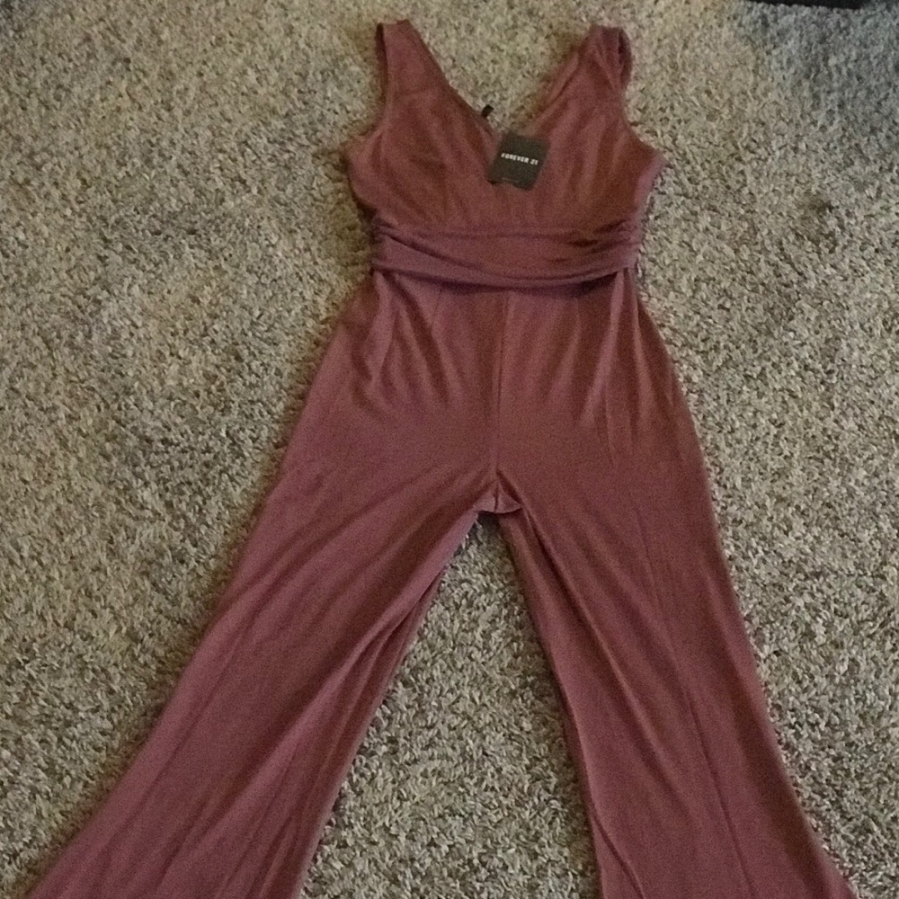 Sleeveless pant jump suite! Fits super cute😍